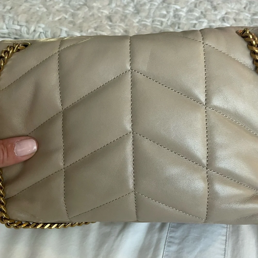 • Saint Laurent "LouLou" crossbody bag 
with 22.4" drop.
6.1"H x 9"W x3.3 d - Picture 6 of 7